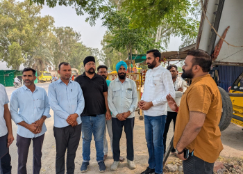 FAZILIKA NEWS :ਜ਼ਿਲ੍ਹਾ  ਪੱਧਰੀ ਸੇਫ ਸਕੂਲ ਵਾਹਨ ਟੀਮ ਵੱਲੋ ਜਲਾਲਾਬਾਦ ਵਿਖੇ ਸਕੂਲੀ ਵੈਨਾਂ ਦੀ ਚੈਕਿੰਗ ਕੀਤੀ, ਚੈਕਿੰਗ ਦੌਰਾਨ ਜਲਾਲਾਬਾਦ 10  ਚਲਾਨ ਕੀਤੇ