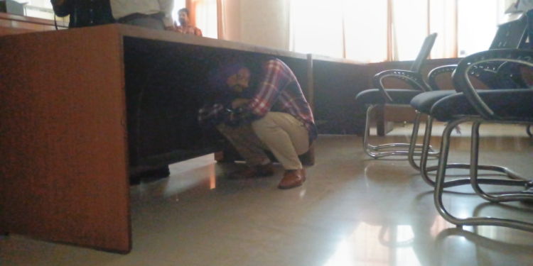 MOCKDRILL :ਫਾਜ਼ਿਲਕਾ ਜ਼ਿਲੇ ਵਿੱਚ ਵੱਖ ਵੱਖ ਥਾਵਾਂ ਤੇ ਹੋਈ ਮੌਕ ਡਰਿਲ, ਕਿਸੇ ਵੀ ਹਵਾਈ ਹਮਲੇ ਸਮੇਂ ਆਪਣੇ ਆਪ ਨੂੰ ਕਿਵੇਂ ਸੁਰੱਖਿਤ ਰੱਖਣਾ ਹੈ ਇਸ ਦਾ ਹੋਇਆ ਅਭਿਆਸ