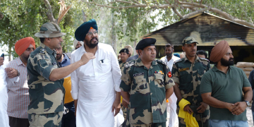 Ajnala : ਸਰਹੱਦ ਤੇ ਕੰਡਿਆਲੀ ਤਾਰ ਤੋਂ ਪਾਰ ਖੇਤੀ ਕਰਨ ਲਈ ਅੱਜ ਤੋਂ ਖੁੱਲ੍ਹਣਗੇ ਗੇਟ – ਕੁਲਦੀਪ ਸਿੰਘ ਧਾਲੀਵਾਲ Ajnala : ਸਰਹੱਦ ਤੇ ਕੰਡਿਆਲੀ ਤਾਰ ਤੋਂ ਪਾਰ ਖੇਤੀ ਕਰਨ ਲਈ ਅੱਜ ਤੋਂ ਖੁੱਲ੍ਹਣਗੇ ਗੇਟ – ਕੁਲਦੀਪ ਸਿੰਘ ਧਾਲੀਵਾਲ