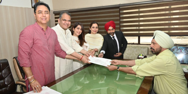 Ludhiana: ‘ਆਪ’ ਉਮੀਦਵਾਰ ਸੰਜੀਵ ਅਰੋੜਾ ਨੇ ਨਾਮਜ਼ਦਗੀ ਪੱਤਰ ਕੀਤੇ ਦਾਖਲ Ludhiana: ‘ਆਪ’ ਉਮੀਦਵਾਰ ਸੰਜੀਵ ਅਰੋੜਾ ਨੇ ਨਾਮਜ਼ਦਗੀ ਪੱਤਰ ਕੀਤੇ ਦਾਖਲ