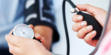 Health Tips: ਹਾਈ ਬਲੱਡ ਪ੍ਰੈਸ਼ਰ ਨੂੰ ਕਿਵੇਂ ਕਰੀਏ ਘੱਟ? ਅਜ਼ਮਾਓ ਇਹ ਅਸਰਦਾਰ Tips