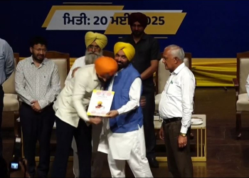 Mission Rozgaar: ਪੰਜਾਬ CM ਮਾਨ ਨੇ ਵੱਖ-ਵੱਖ ਵਿਭਾਗਾਂ ਦੇ 450 ਨੌਜਵਾਨਾਂ ਨੂੰ ਸੌਂਪੇ ਨਿਯੁਕਤੀ ਪੱਤਰ