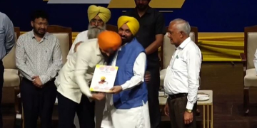 Mission Rozgaar: ਪੰਜਾਬ CM ਮਾਨ ਨੇ ਵੱਖ-ਵੱਖ ਵਿਭਾਗਾਂ ਦੇ 450 ਨੌਜਵਾਨਾਂ ਨੂੰ ਸੌਂਪੇ ਨਿਯੁਕਤੀ ਪੱਤਰ