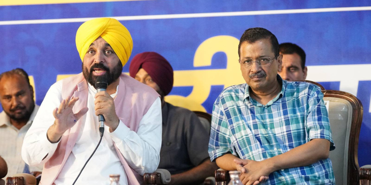 Punjab: CM ਵੱਲੋਂ ਪੰਜਾਬ ਵਾਸੀਆਂ ਨੂੰ ਪਾਰਟੀ ਪੱਧਰ ਤੋਂ ਉੱਪਰ ਉਠ ਕੇ ‘ਯੁੱਧ ਨਸ਼ਿਆਂ ਵਿਰੁੱਧ’ ਮਹਿੰਮ ਦਾ ਸਾਥ ਦੇਣ ਦੀ ਅਪੀਲ Punjab: CM ਵੱਲੋਂ ਪੰਜਾਬ ਵਾਸੀਆਂ ਨੂੰ ਪਾਰਟੀ ਪੱਧਰ ਤੋਂ ਉੱਪਰ ਉਠ ਕੇ ‘ਯੁੱਧ ਨਸ਼ਿਆਂ ਵਿਰੁੱਧ’ ਮਹਿੰਮ ਦਾ ਸਾਥ ਦੇਣ ਦੀ ਅਪੀਲ