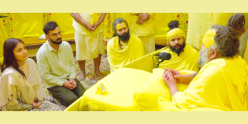 Cricketer ਵਿਰਾਟ ਕੋਹਲੀ ਪਤਨੀ ਅਨੁਸ਼ਕਾ ਸ਼ਰਮਾ ਨਾਲ ਪਹੁੰਚੇ ਵ੍ਰਿੰਦਾਵਨ