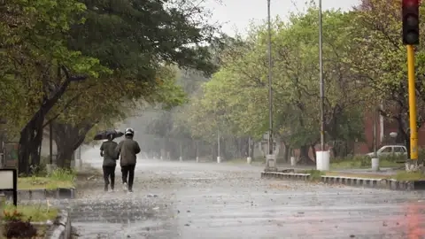 Punjab Weather: ਪੰਜਾਬ ਦੇ ਇਨ੍ਹਾਂ ਜ਼ਿਲ੍ਹਿਆਂ ‘ਚ ਅੱਜ ਹਨੇਰੀ- ਮੀਂਹ ਦਾ ਅਲਰਟ Punjab Weather: ਪੰਜਾਬ ਦੇ ਇਨ੍ਹਾਂ ਜ਼ਿਲ੍ਹਿਆਂ ‘ਚ ਅੱਜ ਹਨੇਰੀ- ਮੀਂਹ ਦਾ ਅਲਰਟ