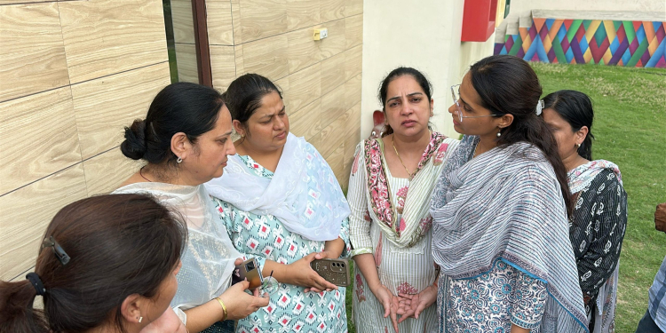 Deputy Commissioner ਨੇ ਸਮਾਣਾ ਹਾਦਸੇ ਦੇ ਪੀੜਤ ਮਾਪਿਆਂ ਨਾਲ ਬਿਤਾਏ ਭਾਵਨਾਤਮਕ ਪਲ