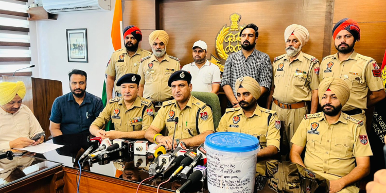 Mohali: ਯੁੱਧ ਨਸ਼ਿਆਂ ਵਿਰੁੱਧ ਮੁਹਿੰਮ ਵਿੱਚ ਸਾਹਿਬਜ਼ਾਦਾ ਅਜੀਤ ਸਿੰਘ ਨਗਰ ਪੁਲਿਸ ਹੱਥ ਲੱਗੀ ਵੱਡੀ ਕਾਮਯਾਬੀ Mohali: ਯੁੱਧ ਨਸ਼ਿਆਂ ਵਿਰੁੱਧ ਮੁਹਿੰਮ ਵਿੱਚ ਸਾਹਿਬਜ਼ਾਦਾ ਅਜੀਤ ਸਿੰਘ ਨਗਰ ਪੁਲਿਸ ਹੱਥ ਲੱਗੀ ਵੱਡੀ ਕਾਮਯਾਬੀ
