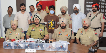 UK ਅਧਾਰਤ ਧਰਮਾ ਸੰਧੂ ਦੀ ਅਗਵਾਈ ਵਾਲੇ BKI ਟੈਰਰ ਮਾਡਿਊਲ ਦਾ AMRITSAR ਵਿੱਚ ਪਰਦਾਫਾਸ਼; ਛੇ ਅਤਿ-ਆਧੁਨਿਕ ਪਿਸਤੌਲਾਂ ਸਮੇਤ ਇੱਕ ਗ੍ਰਿਫ਼ਤਾਰ