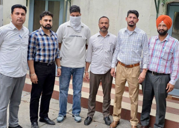 30000 ਰੁਪਏ ਰਿਸ਼ਵਤ ਲੈਂਦਾ ਹੌਲਦਾਰ Vigilance Bureau ਵੱਲੋਂ ਰੰਗੇ ਹੱਥੀਂ ਕਾਬੂ 30000 ਰੁਪਏ ਰਿਸ਼ਵਤ ਲੈਂਦਾ ਹੌਲਦਾਰ Vigilance Bureau ਵੱਲੋਂ ਰੰਗੇ ਹੱਥੀਂ ਕਾਬੂ