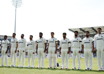 IND vs ENG ਪਹਿਲਾ ਟੈਸਟ: ਕਾਲੀਆਂ ਪੱਟੀਆਂ ਬੰਨ੍ਹ ਕੇ ਮੈਦਾਨ ‘ਚ ਉਤਰੇ ਭਾਰਤ ਅਤੇ ਇੰਗਲੈਂਡ ਦੇ ਖਿਡਾਰੀ