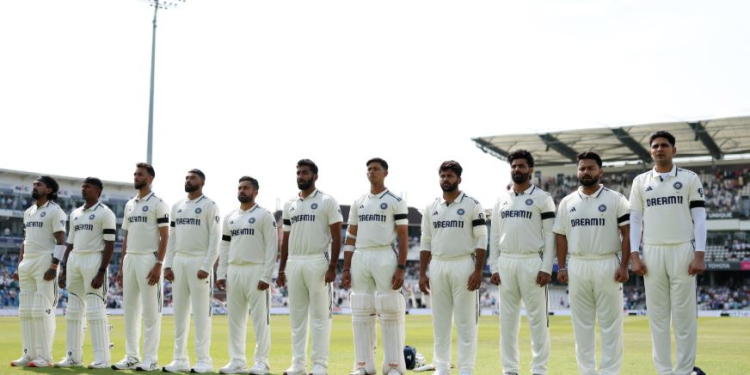 IND vs ENG ਪਹਿਲਾ ਟੈਸਟ: ਕਾਲੀਆਂ ਪੱਟੀਆਂ ਬੰਨ੍ਹ ਕੇ ਮੈਦਾਨ ‘ਚ ਉਤਰੇ ਭਾਰਤ ਅਤੇ ਇੰਗਲੈਂਡ ਦੇ ਖਿਡਾਰੀ