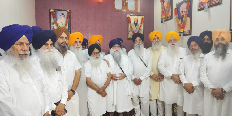 SGPC ਪ੍ਰਧਾਨ ਐਡਵੋਕੇਟ ਧਾਮੀ ਦੀ ਅਗਵਾਈ ਚ ਸ਼੍ਰੋਮਣੀ ਕਮੇਟੀ ਵਫਦ ਨੇ ਬਾਬਾ ਹਰਨਾਮ ਸਿੰਘ ਨਾਲ ਕੀਤੀ ਮੁਲਾਕਾਤ