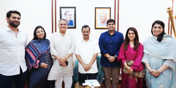 Ludhiana West ਸੀਟ ਜਿੱਤਣ ਤੋਂ ਬਾਅਦ ਸੰਜੀਵ ਅਰੋੜਾ ਨੇ ਪਰਿਵਾਰ ਸਮੇਤ ਅਰਵਿੰਦ ਕੇਜਰੀਵਾਲ ਨਾਲ ਕੀਤੀ ਮੁਲਾਕਾਤ