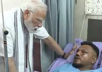 Ahmedabad : ਜਹਾਜ਼ ਹਾਦਸੇ ‘ਚ ਇਕਲੌਤੇ ਜਿੰਦਾ ਬਚੇ ਵਿਅਕਤੀ ਨਾਲ ਪ੍ਰਧਾਨ ਮੰਤਰੀ ਮੋਦੀ ਨੇ ਕੀਤੀ ਮੁਲਾਕਾਤ