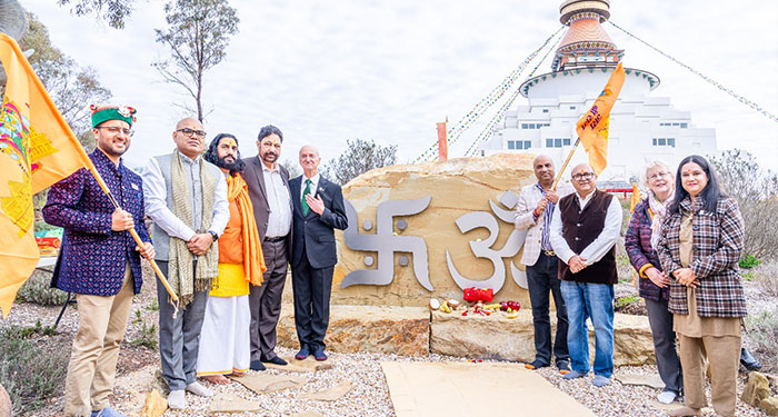 Australia: ਸ਼੍ਰੀ ਦੁਰਗਾ ਮੰਦਿਰ ਨੇ ‘ਦ ਗ੍ਰੇਟ ਸਟੂਪਾ’ ਵਿਖੇ ਪਵਿੱਤਰ ਓਮ ਅਤੇ ਸਵਾਸਤਿਕ ਪ੍ਰਤੀਕਾਂ ਦਾ ਕੀਤਾ ਉਦਘਾਟਨ Australia: ਸ਼੍ਰੀ ਦੁਰਗਾ ਮੰਦਿਰ ਨੇ ‘ਦ ਗ੍ਰੇਟ ਸਟੂਪਾ’ ਵਿਖੇ ਪਵਿੱਤਰ ਓਮ ਅਤੇ ਸਵਾਸਤਿਕ ਪ੍ਰਤੀਕਾਂ ਦਾ ਕੀਤਾ ਉਦਘਾਟਨ