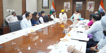 CM Mann ਵੱਲੋਂ ਕੇਂਦਰੀ ਖੁਰਾਕ ਮੰਤਰੀ ਨਾਲ ਮੁਲਾਕਾਤ: RDF ਅਤੇ ਮੰਡੀ ਫੀਸ ਵਜੋਂ ਸੂਬੇ ਦੇ ਹਿੱਸੇ ਦੇ 9000 ਕਰੋੜ ਰੁਪਏ ਤੁਰੰਤ ਜਾਰੀ ਕਰਨ ਦੀ ਮੰਗ CM Mann ਵੱਲੋਂ ਕੇਂਦਰੀ ਖੁਰਾਕ ਮੰਤਰੀ ਨਾਲ ਮੁਲਾਕਾਤ: RDF ਅਤੇ ਮੰਡੀ ਫੀਸ ਵਜੋਂ ਸੂਬੇ ਦੇ ਹਿੱਸੇ ਦੇ 9000 ਕਰੋੜ ਰੁਪਏ ਤੁਰੰਤ ਜਾਰੀ ਕਰਨ ਦੀ ਮੰਗ