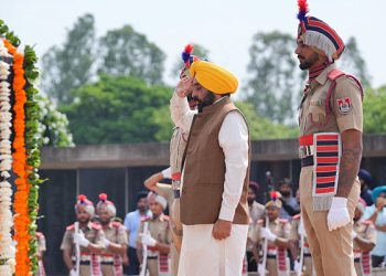 Kargil Vijay Diwas: ਭਗਵੰਤ ਮਾਨ ਨੇ ਚੰਡੀਗੜ੍ਹ ਦੇ ਵਾਰ ਮੈਮੋਰੀਅਲ ਵਿਖੇ ਸ਼ਹੀਦਾਂ ਨੂੰ ਦਿੱਤੀ ਸ਼ਰਧਾਂਜਲੀ