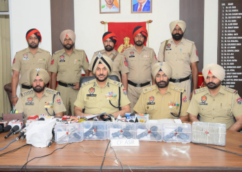 ਅੰਤਰਰਾਸ਼ਟਰੀ ਨਾਰਕੋ-ਆਰਮਜ਼ ਨੈੱਟਵਰਕ ਨੂੰ ਕਰਾਰਾ ਝਟਕਾ; Amritsar ਵਿੱਚ 1.15 ਕਿਲੋਗ੍ਰਾਮ ਹੈਰੋਇਨ, 5 ਆਧੁਨਿਕ ਹਥਿਆਰਾਂ ਅਤੇ 9.7 ਲੱਖ ਰੁਪਏ ਦੀ ਡਰੱਗ ਮਨੀ ਸਮੇਤ ਨੌਂ ਕਾਬੂ
