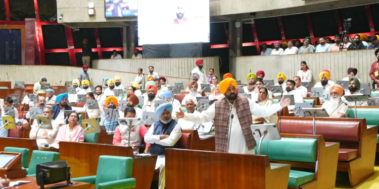 ਮੁੱਖ ਮੰਤਰੀ ਦੀ ਅਗਵਾਈ ਵਿੱਚ PUNJAB ਵਿਧਾਨ ਸਭਾ ਵੱਲੋਂ ਡੈਮਾਂ ‘ਤੇ CISF ਤਾਇਨਾਤ ਕਰਨ ਦੀ ਮੁਖਾਲਫ਼ਤ ਲਈ ਇਤਿਹਾਸਕ ਮਤਾ ਪਾਸ