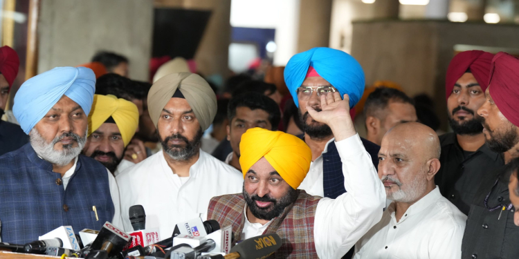 FIR ਦਰਜ ਕਰਕੇ ਜਮਹੂਰੀਅਤ ਦਾ ਗਲਾ ਘੁੱਟਣ ਦੀ ਕੋਸ਼ਿਸ਼ ਕਰ ਰਹੀ BJP – ਮੁੱਖ ਮੰਤਰੀ
