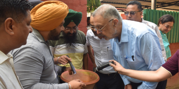 Health News: ਹਰ ਸ਼ੁੱਕਰਵਾਰ ਡੇਂਗੂ ‘ਤੇ ਵਾਰ: ਸਿਹਤ ਮੰਤਰੀ ਵੱਲੋਂ ਆਪਣੇ ਕੈਬਨਿਟ ਸਾਥੀਆਂ ਦੇ ਘਰਾਂ ਦਾ ਨਿਰੀਖਣ, ਡੇਂਗੂ ਨਾਲ ਲੜਨ ਲਈ ਸਮੂਹਿਕ ਯਤਨਾਂ ਦੀ ਲੋੜ ‘ਤੇ ਜ਼ੋਰ ਦਿੱਤਾ