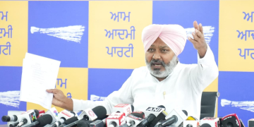 Congress ਅਤੇ BJP ਮਿਲੀਭੁਗਤ ਨਾਲ ਡਰੱਗ ਮਾਫੀਆ ਅਤੇ ਗੈਂਗਸਟਰਾਂ ਨੂੰ ਬਚਾ ਰਹੀਆਂ ਹਨ, ‘AAP’ ਕਿਸੇ ਵੀ ਤਰ੍ਹਾਂ ਦੀ ਧਮਕੀ ਅੱਗੇ ਨਹੀਂ ਝੁਕੇਗੀ: ਹਰਪਾਲ ਚੀਮਾ Congress ਅਤੇ BJP ਮਿਲੀਭੁਗਤ ਨਾਲ ਡਰੱਗ ਮਾਫੀਆ ਅਤੇ ਗੈਂਗਸਟਰਾਂ ਨੂੰ ਬਚਾ ਰਹੀਆਂ ਹਨ, ‘AAP’ ਕਿਸੇ ਵੀ ਤਰ੍ਹਾਂ ਦੀ ਧਮਕੀ ਅੱਗੇ ਨਹੀਂ ਝੁਕੇਗੀ: ਹਰਪਾਲ ਚੀਮਾ