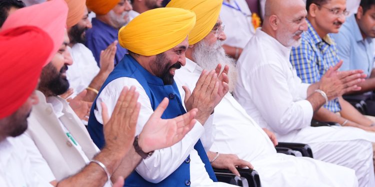 PUNJAB ਵਿੱਚ ਬਲਦਾਂ ਦੀਆਂ ਦੌੜਾਂ ਸ਼ੁਰੂ ਕਰਨ ਲਈ ਕਾਨੂੰਨ ਪਾਸ ਕਰਨ ’ਤੇ ਮੁੱਖ ਮੰਤਰੀ ਮਾਨ ਦਾ ਸਨਮਾਨ