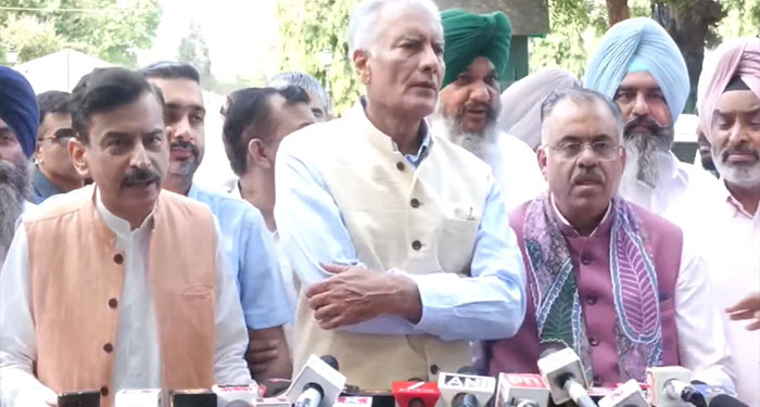 BJP ਦੇ ਵਫਦ ਨੇ ਪੰਜਾਬ ਗਵਰਨਰ ਨਾਲ ਕੀਤੀ ਮੁਲਾਕਾਤ, ਪੜ੍ਹੋ ਕੀ ਮੁੱਦਾ ਚੁੱਕਿਆ