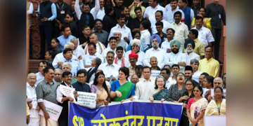 Parliament ਦੇ ਮਾਨਸੂਨ ਸੈਸ਼ਨ ਦਾ ਪੰਜਵਾਂ ਦਿਨ: ਅੱਜ ਵੀ ਹੰਗਾਮੇ ਦੀ ਸੰਭਾਵਨਾ Parliament ਦੇ ਮਾਨਸੂਨ ਸੈਸ਼ਨ ਦਾ ਪੰਜਵਾਂ ਦਿਨ: ਅੱਜ ਵੀ ਹੰਗਾਮੇ ਦੀ ਸੰਭਾਵਨਾ