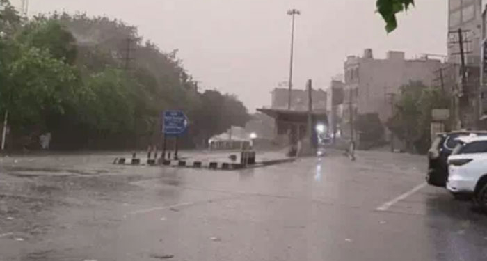 Punjab Weather: ਪੰਜਾਬ ਵਿੱਚ ਅਚਾਨਕ ਬਦਲਿਆ ਮੌਸਮ, ਅੰਮ੍ਰਿਤਸਰ ‘ਚ ਪਿਆ ਮੀਂਹ