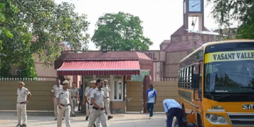 School Bomb threat: ਦਿੱਲੀ ਤੋਂ ਬਾਅਦ ਹੁਣ ਬੰਗਲੌਰ ਦੇ 40 ਸਕੂਲਾਂ ਨੂੰ ਬੰਬ ਨਾਲ ਉਡਾਉਣ ਦੀ ਧਮਕੀ