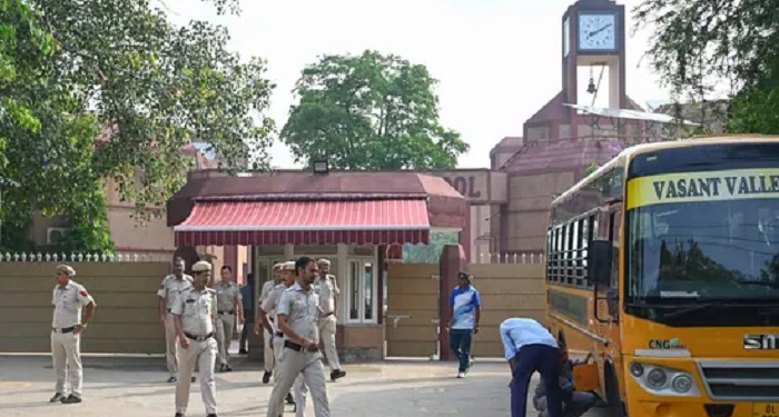 School Bomb threat: ਦਿੱਲੀ ਤੋਂ ਬਾਅਦ ਹੁਣ ਬੰਗਲੌਰ ਦੇ 40 ਸਕੂਲਾਂ ਨੂੰ ਬੰਬ ਨਾਲ ਉਡਾਉਣ ਦੀ ਧਮਕੀ