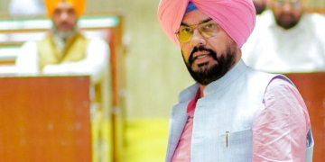 Punjab Cabinet Expansion: ਕੁਲਦੀਪ ਸਿੰਘ ਧਾਲੀਵਾਲ ਨੇ ਮੰਤਰੀ ਅਹੁਦੇ ਤੋਂ ਦਿੱਤਾ ਅਸਤੀਫਾ Punjab Cabinet Expansion: ਕੁਲਦੀਪ ਸਿੰਘ ਧਾਲੀਵਾਲ ਨੇ ਮੰਤਰੀ ਅਹੁਦੇ ਤੋਂ ਦਿੱਤਾ ਅਸਤੀਫਾ