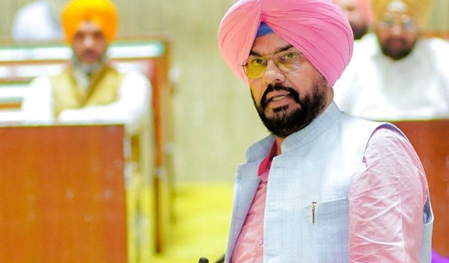 Punjab Cabinet Expansion: ਕੁਲਦੀਪ ਸਿੰਘ ਧਾਲੀਵਾਲ ਨੇ ਮੰਤਰੀ ਅਹੁਦੇ ਤੋਂ ਦਿੱਤਾ ਅਸਤੀਫਾ Punjab Cabinet Expansion: ਕੁਲਦੀਪ ਸਿੰਘ ਧਾਲੀਵਾਲ ਨੇ ਮੰਤਰੀ ਅਹੁਦੇ ਤੋਂ ਦਿੱਤਾ ਅਸਤੀਫਾ