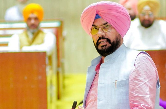 Punjab Cabinet Expansion: ਕੁਲਦੀਪ ਸਿੰਘ ਧਾਲੀਵਾਲ ਨੇ ਮੰਤਰੀ ਅਹੁਦੇ ਤੋਂ ਦਿੱਤਾ ਅਸਤੀਫਾ Punjab Cabinet Expansion: ਕੁਲਦੀਪ ਸਿੰਘ ਧਾਲੀਵਾਲ ਨੇ ਮੰਤਰੀ ਅਹੁਦੇ ਤੋਂ ਦਿੱਤਾ ਅਸਤੀਫਾ