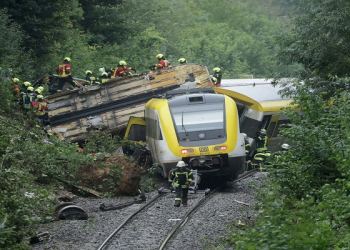 Germany ‘ਚ ਵੱਡਾ ਰੇਲ ਹਾਦਸਾ: ਪਟੜੀ ਤੋਂ ਉਤਰੀ ਰੇਲਗੱਡੀ, 3 ਯਾਤਰੀਆਂ ਦੀ ਮੌਤ