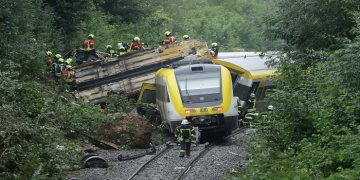 Germany ‘ਚ ਵੱਡਾ ਰੇਲ ਹਾਦਸਾ: ਪਟੜੀ ਤੋਂ ਉਤਰੀ ਰੇਲਗੱਡੀ, 3 ਯਾਤਰੀਆਂ ਦੀ ਮੌਤ