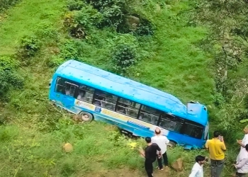 Himachal ‘ਚ ਵੱਡਾ ਹਾਦਸਾ: ਡੂੰਘੀ ਖੱਡ ‘ਚ ਡਿੱਗੀ ਸਵਾਰੀਆਂ ਨਾਲ ਭਰੀ ਬੱਸ