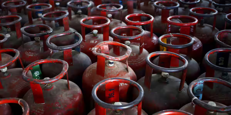 LPG cylinder Price : ਸਤੰਬਰ ਮਹੀਨੇ ਦੇ ਪਹਿਲੇ ਦਿਨ ਆਮ ਜਨਤਾ ਨੂੰ ਵੱਡੀ ਰਾਹਤ;  LPG ਸਿਲੰਡਰ ਹੋਇਆ ਸਸਤਾ