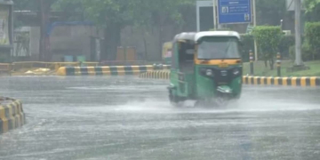 Delhi-NCR ‘ਚ ਮੌਸਮ ਨੇ ਲਈ ਕਰਵਟ! ਭਾਰੀ ਮੀਂਹ ਤੇ ਗੜੇਮਾਰੀ ਨੇ ਦਿੱਤੀ ਭਿਆਨਕ ਗਰਮੀ ਤੋਂ ਰਾਹਤ