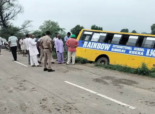 Haryana ਖੇਤਾਂ ‘ਚ ਪਲਟੀ ਸਕੂਲੀ ਬੱਚਿਆਂ ਨਾਲ ਭਰੀ ਬੱਸ Haryana ਖੇਤਾਂ ‘ਚ ਪਲਟੀ ਸਕੂਲੀ ਬੱਚਿਆਂ ਨਾਲ ਭਰੀ ਬੱਸ