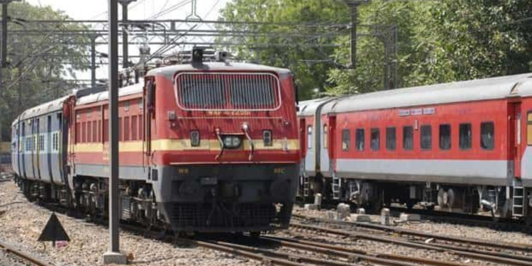 Indian Railways: ਤਿਉਹਾਰਾਂ ਮੌਕੇ ਸਫ਼ਰ ਹੋਵੇਗਾ ਆਸਾਨ; ਰੇਲਵੇ ਚਲਾਏਗਾ ‘ਪੂਜਾ ਸਪੈਸ਼ਲ ਟ੍ਰੇਨਾਂ’ Indian Railways: ਤਿਉਹਾਰਾਂ ਮੌਕੇ ਸਫ਼ਰ ਹੋਵੇਗਾ ਆਸਾਨ; ਰੇਲਵੇ ਚਲਾਏਗਾ ‘ਪੂਜਾ ਸਪੈਸ਼ਲ ਟ੍ਰੇਨਾਂ’