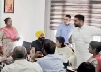 Political News: ਲੁਧਿਆਣਾ ਵਿੱਚ ਭਾਜਪਾ ਕੌਂਸਲਰਾਂ ‘ਤੇ FIR ਦਰਜ, ਪੜ੍ਹੋ ਕੀ ਹੈ ਮਾਮਲਾ Political News: ਲੁਧਿਆਣਾ ਵਿੱਚ ਭਾਜਪਾ ਕੌਂਸਲਰਾਂ ‘ਤੇ FIR ਦਰਜ, ਪੜ੍ਹੋ ਕੀ ਹੈ ਮਾਮਲਾ