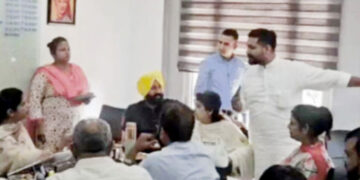 Political News: ਲੁਧਿਆਣਾ ਵਿੱਚ ਭਾਜਪਾ ਕੌਂਸਲਰਾਂ ‘ਤੇ FIR ਦਰਜ, ਪੜ੍ਹੋ ਕੀ ਹੈ ਮਾਮਲਾ Political News: ਲੁਧਿਆਣਾ ਵਿੱਚ ਭਾਜਪਾ ਕੌਂਸਲਰਾਂ ‘ਤੇ FIR ਦਰਜ, ਪੜ੍ਹੋ ਕੀ ਹੈ ਮਾਮਲਾ