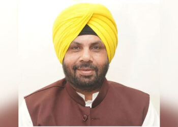 Political News: ਕੇਂਦਰ ਨੇ ਪੰਜਾਬ ਦੇ ਮੰਤਰੀ ETO ਨੂੰ ਅਮਰੀਕਾ ਜਾਣ ਲਈ ਨਹੀਂ ਦਿੱਤੀ ਇਜਾਜ਼ਤ, ਪੜ੍ਹੋ ਵੇਰਵਾ Political News: ਕੇਂਦਰ ਨੇ ਪੰਜਾਬ ਦੇ ਮੰਤਰੀ ETO ਨੂੰ ਅਮਰੀਕਾ ਜਾਣ ਲਈ ਨਹੀਂ ਦਿੱਤੀ ਇਜਾਜ਼ਤ, ਪੜ੍ਹੋ ਵੇਰਵਾ