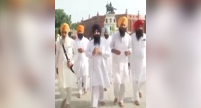 Sri Darbar Sahib ਪਹੁੰਚੇ ਪੰਜਾਬ ਦੇ ਸਿੱਖਿਆ ਮੰਤਰੀ: ਅਕਾਲ ਤਖ਼ਤ ਸਾਹਿਬ ਅੱਗੇ ਹੋਣਗੇ ਪੇਸ਼