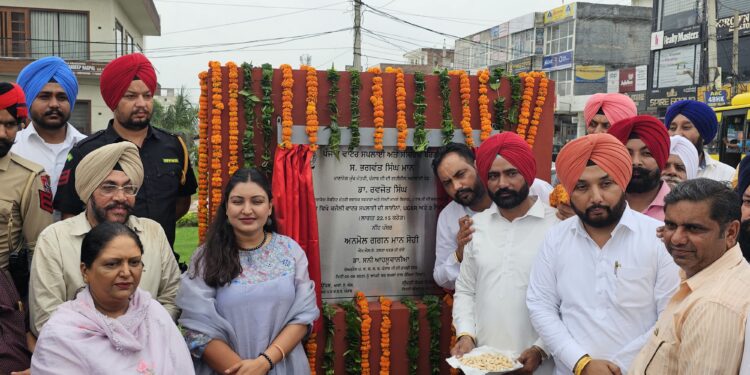 ਵਿਧਾਇਕ ਅਨਮੋਲ ਗਗਨ ਮਾਨ ਨੇ Kharar ਵਾਸੀਆਂ ਲਈ 22 ਕਰੋੜ ਰੁਪਏ ਦੇ ਨਹਿਰੀ ਜਲ ਸਪਲਾਈ ਪ੍ਰੋਜੈਕਟ ਦੀ ਉਸਾਰੀ ਦੀ ਸ਼ੁਰੂਆਤ ਕੀਤੀ