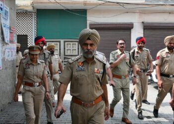 ‘ਯੁੱਧ ਨਸ਼ਿਆਂ ਵਿਰੁੱਧ’: Punjab Police ਵੱਲੋਂ ਸੂਬੇ ਭਰ ਵਿੱਚ ਕਾਸੋ ਦੌਰਾਨ 272 ਨਸ਼ਿਆਂ ਦੇ ਹਾਟਸਪਾਟਸ ‘ਤੇ ਛਾਪੇਮਾਰੀ; 196 ਨਸ਼ਾ ਤਸਕਰ 2.4 ਕਿਲੋਗ੍ਰਾਮ ਹੈਰੋਇਨ ਤੇ 2 ਕਿਲੋਗ੍ਰਾਮ ਅਫੀਮ ਸਮੇਤ ਕਾਬੂ ‘ਯੁੱਧ ਨਸ਼ਿਆਂ ਵਿਰੁੱਧ’: Punjab Police ਵੱਲੋਂ ਸੂਬੇ ਭਰ ਵਿੱਚ ਕਾਸੋ ਦੌਰਾਨ 272 ਨਸ਼ਿਆਂ ਦੇ ਹਾਟਸਪਾਟਸ ‘ਤੇ ਛਾਪੇਮਾਰੀ; 196 ਨਸ਼ਾ ਤਸਕਰ 2.4 ਕਿਲੋਗ੍ਰਾਮ ਹੈਰੋਇਨ ਤੇ 2 ਕਿਲੋਗ੍ਰਾਮ ਅਫੀਮ ਸਮੇਤ ਕਾਬੂ
