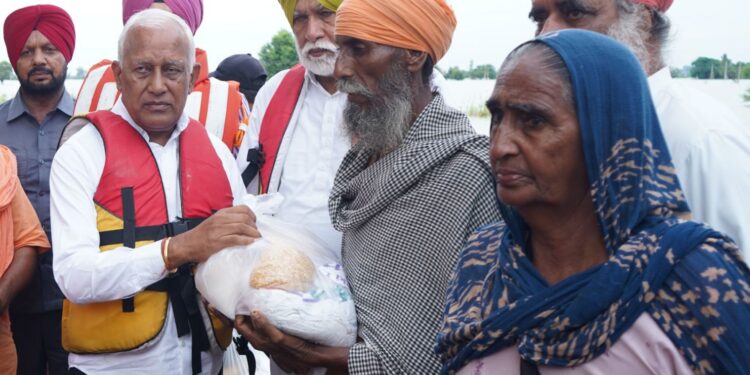 Punjab Government ਪਾਣੀ ਨਾਲ ਪ੍ਰਭਾਵਿਤ ਲੋਕਾਂ ਦੇ ਹਰ ਨੁਕਸਾਨ ਦੀ ਕਰੇਗੀ ਭਰਪਾਈ: ਬਰਿੰਦਰ ਕੁਮਾਰ ਗੋਇਲ Punjab Government ਪਾਣੀ ਨਾਲ ਪ੍ਰਭਾਵਿਤ ਲੋਕਾਂ ਦੇ ਹਰ ਨੁਕਸਾਨ ਦੀ ਕਰੇਗੀ ਭਰਪਾਈ: ਬਰਿੰਦਰ ਕੁਮਾਰ ਗੋਇਲ